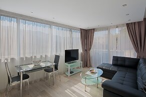 Montelux Apartments