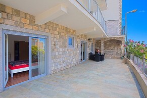 Montelux Apartments