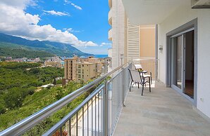 Montelux Apartments