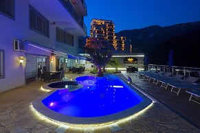Montelux Apartments