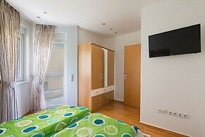 Montelux Apartments