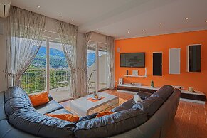 Montelux Apartments