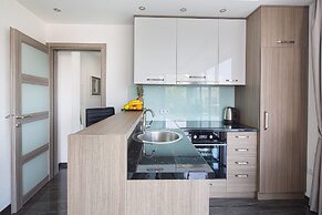Montelux Apartments
