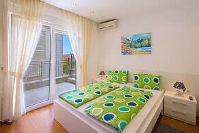 Montelux Apartments