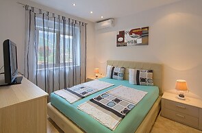 Montelux Apartments