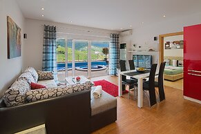 Montelux Apartments