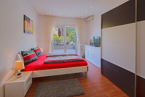 Montelux Apartments