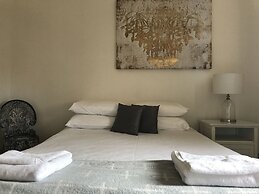 Caledonia Hotel