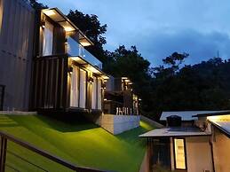 Casa Hill Resort