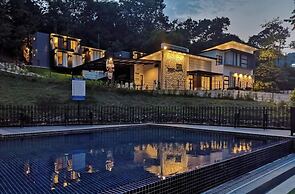 Casa Hill Resort