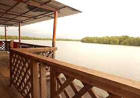 Bakau Hijau Riverlodge - Hostel