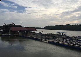 Bakau Hijau Riverlodge - Hostel