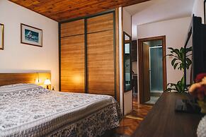 El Mar Apartments