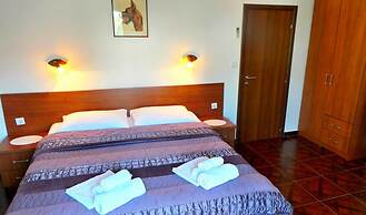 El Mar Apartments