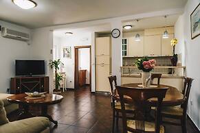 El Mar Apartments
