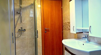 El Mar Apartments