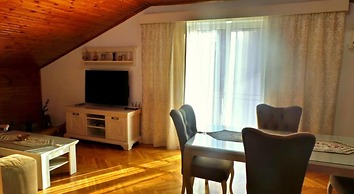 El Mar Apartments