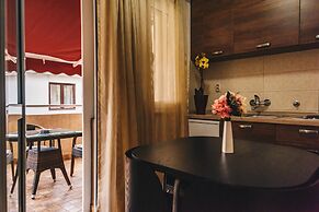 El Mar Apartments