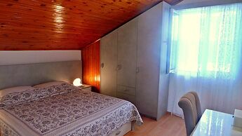 El Mar Apartments