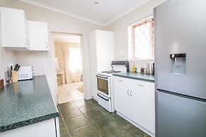 Little Rose Guesthouse & Self-Catering
