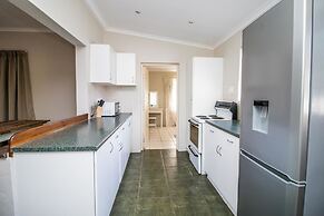 Little Rose Guesthouse & Self-Catering