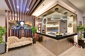 Full Moon Hotel
