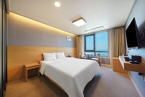 Full Moon Hotel