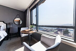 Full Moon Hotel
