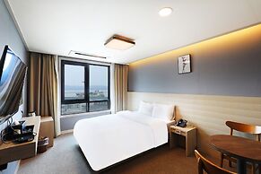 Full Moon Hotel