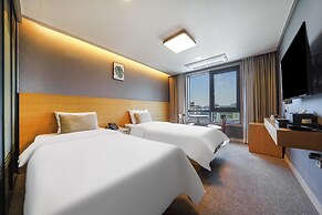 Full Moon Hotel