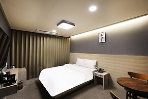Full Moon Hotel