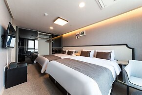 Full Moon Hotel