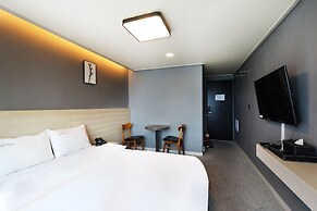 Full Moon Hotel