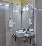 Golden Amoon Resort