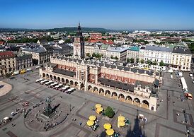 Leo Apartments Main Square
