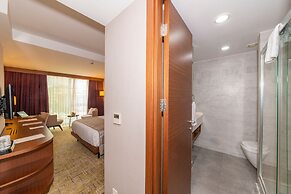 Land Park Hotel