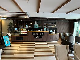 Land Park Hotel