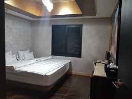 Business Hotel