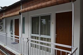 Askara Guest House - Hostel