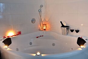 Luxury Suite with Jaccuzzi & Pool