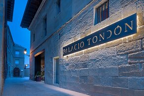 Palacio Tondon, Autograph Collection
