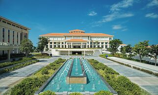 Sheraton Grand Danang Beach Resort & Spa