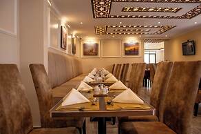 Mara Frontier Hotel