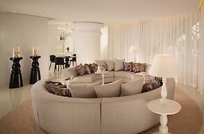 Deluxe Apartments