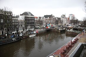 Hotel Canal View