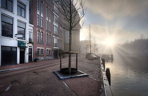 Hotel Canal View