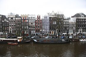 Hotel Canal View