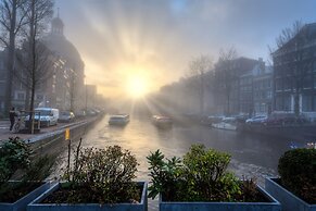 Hotel Canal View