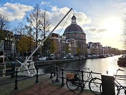 Hotel Canal View