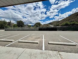 Riverside Motel
